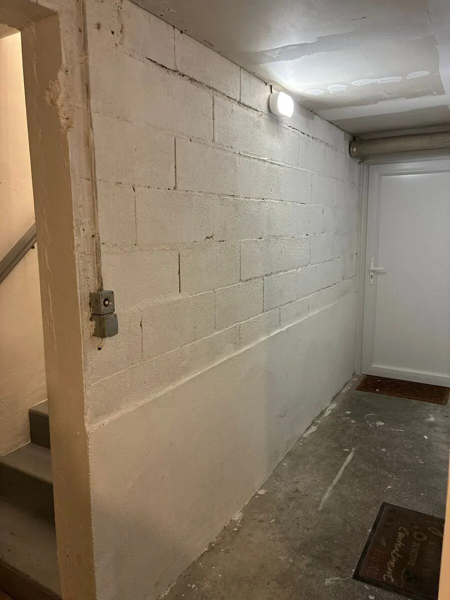Couloir avant travaux de plâtrerie – plaquiste Indre-et-Loire